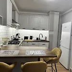Cozy Corner - Civic Center, Free Parking, Garden With Bbq アパート