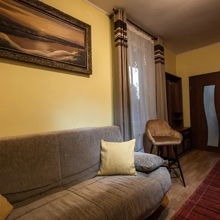 Cozy Corner Guesthouse - Civic Center Apartment Brașov