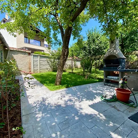 Cozy Corner - Civic Center, Free Parking, Garden With Bbq